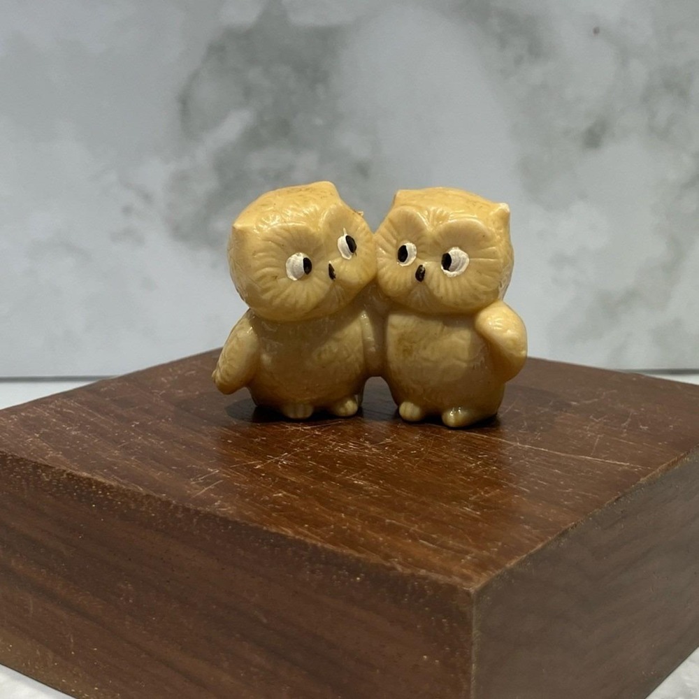 Vintage Side Eye Owl Couple Hong Kong Kitsch Hard Plastic Tan Mini Owl Figurine - Picture 13 of 16